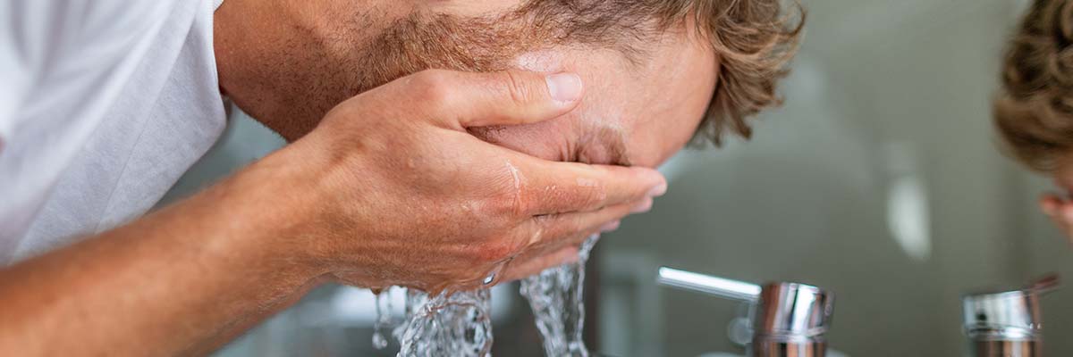 AMPERNA Man washing face
